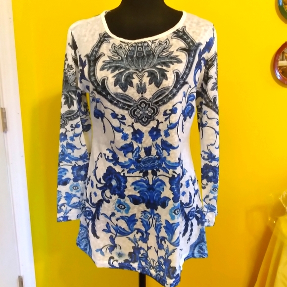 Nancy Yang Blue Print Top ⚘️ - Picture 1 of 9